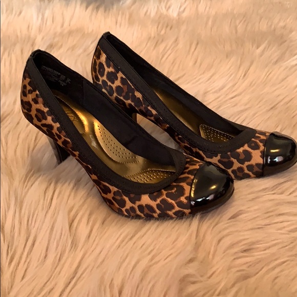 dexflex comfort Shoes - EUC Dexflex Leopard Heels